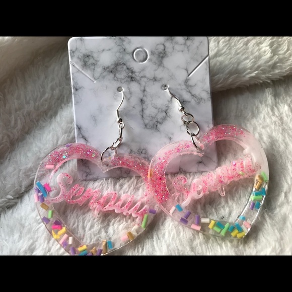 Handmade resin Senpai earrings - Picture 2 of 2